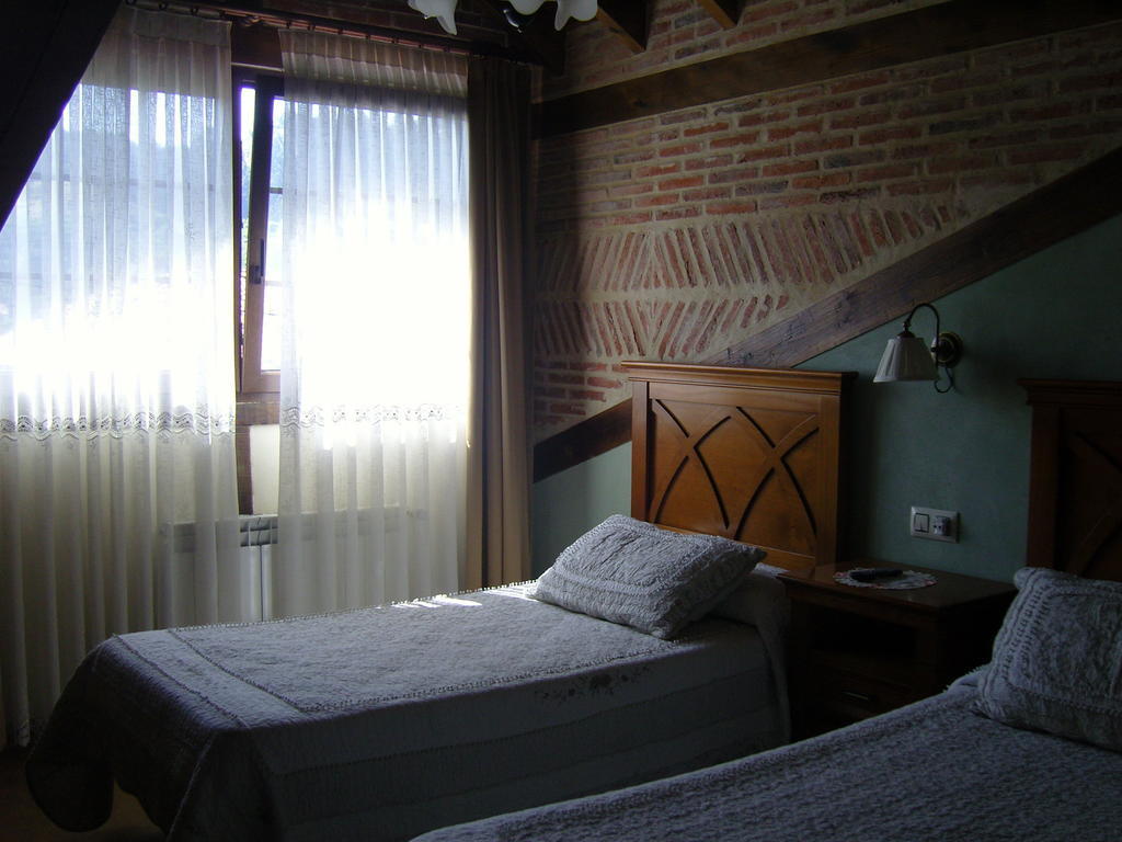 Casa Paulino Hotell Corrales De Buelna Exteriör bild