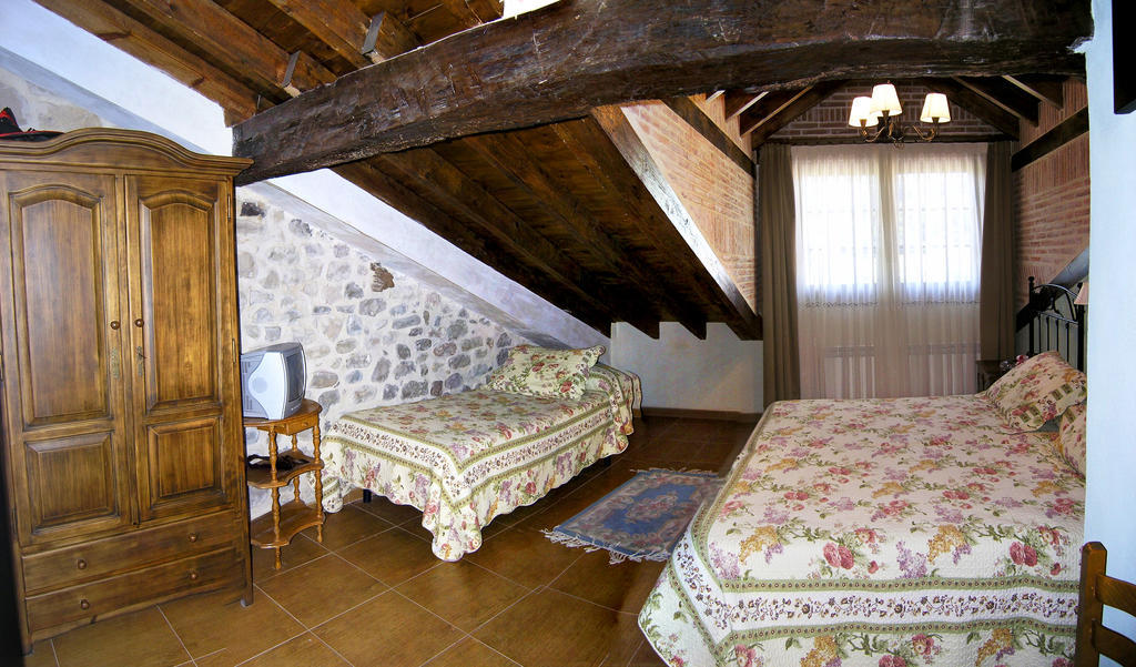 Casa Paulino Hotell Corrales De Buelna Rum bild